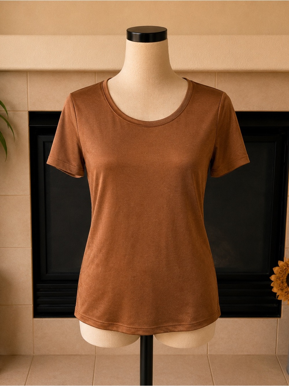 Blair Short-Sleeve Crewneck Tee in Warm Brown